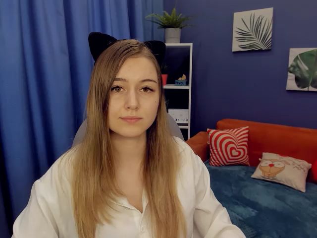 Live sex webcam photo for LorraineIce #271429742
