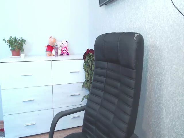 Live sex webcam photo for Angelika19 #271432408