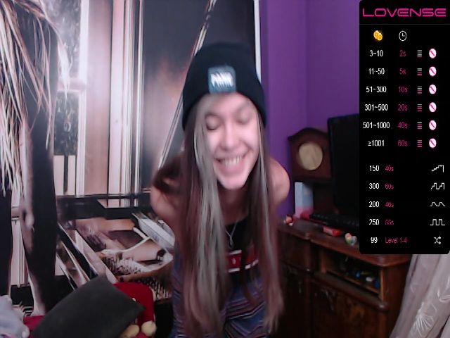 Live sex webcam photo for MisticaMissy #271432589