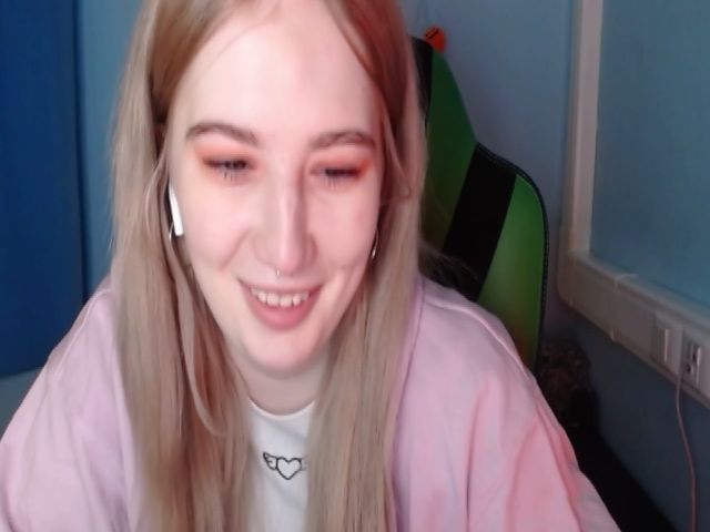 Live sex webcam photo for Emma_One1 #271428497