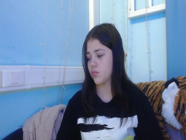 Live sex webcam photo for Emma_One1 #271428804