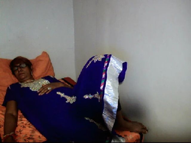 Live sex webcam photo for Indianmilf_4u #271427959