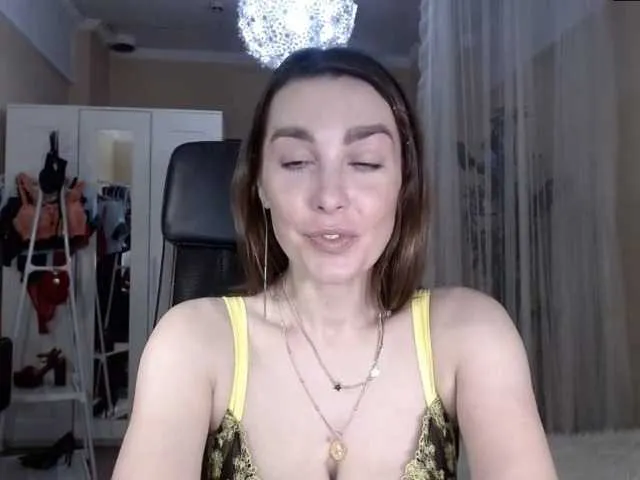 Live sex webcam photo for MilfRyhanne #271434301