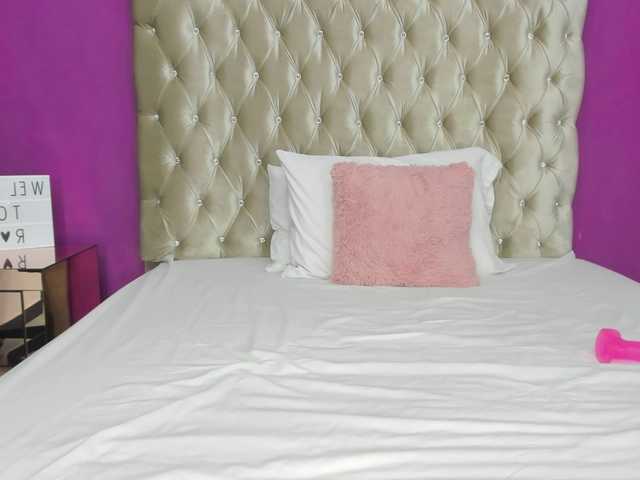 Live sex webcam photo for roxxy-travis #271427167