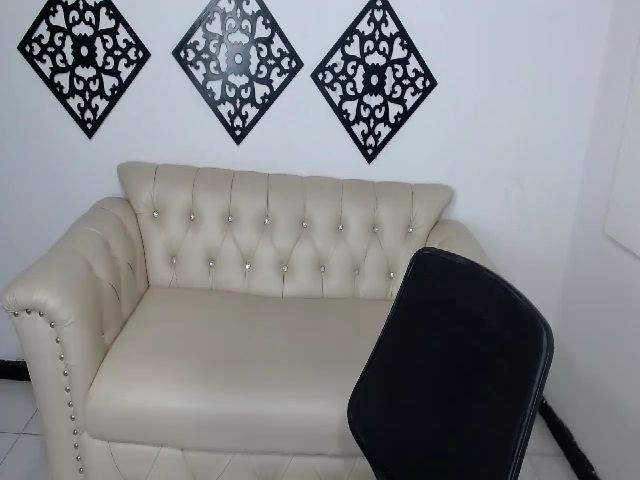 Live sex webcam photo for Messy_Mommy4u #271432208