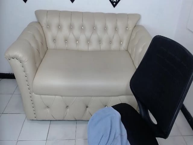 Live sex webcam photo for Messy_Mommy4u #271432833