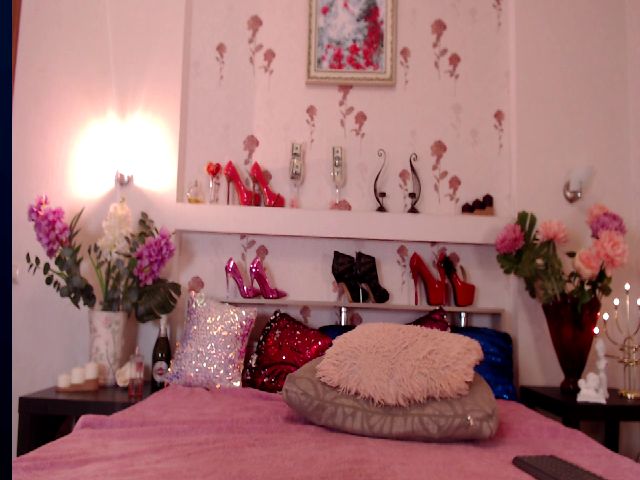 Live sex webcam photo for Merry_New #271436428