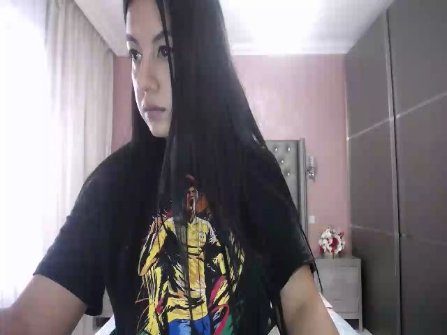 Live sex webcam photo for LovelyMaria99 #271435313