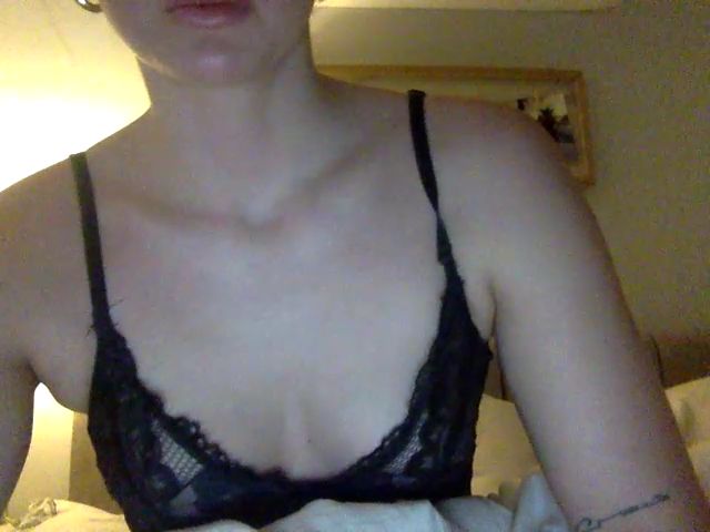Live sex webcam photo for Blondezoe1 #271439267
