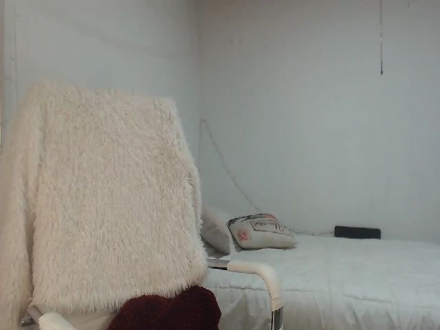 Live sex webcam photo for Loraine_e #271429475