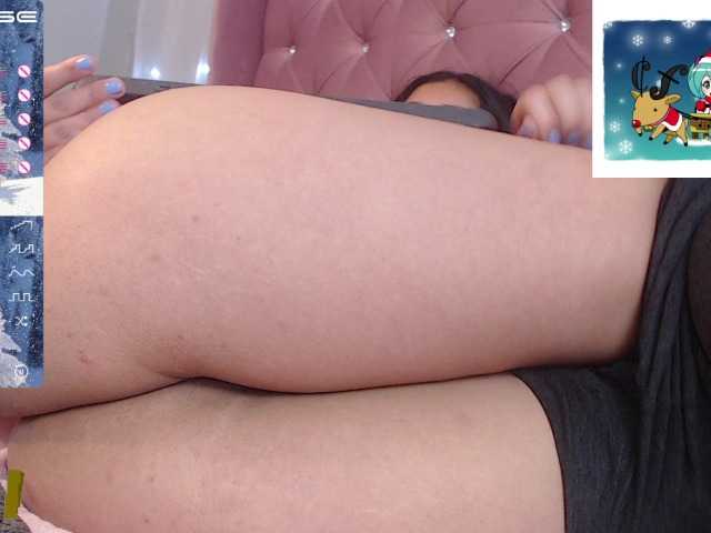 Live sex webcam photo for zelda-19 #271438576