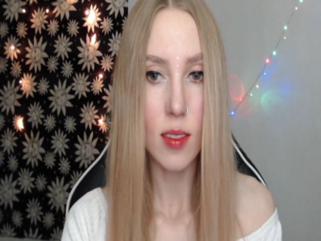 Live sex webcam photo for MagicElfie #271437491