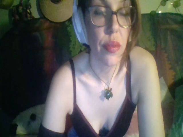 Live sex webcam photo for SadeIneed #271433215