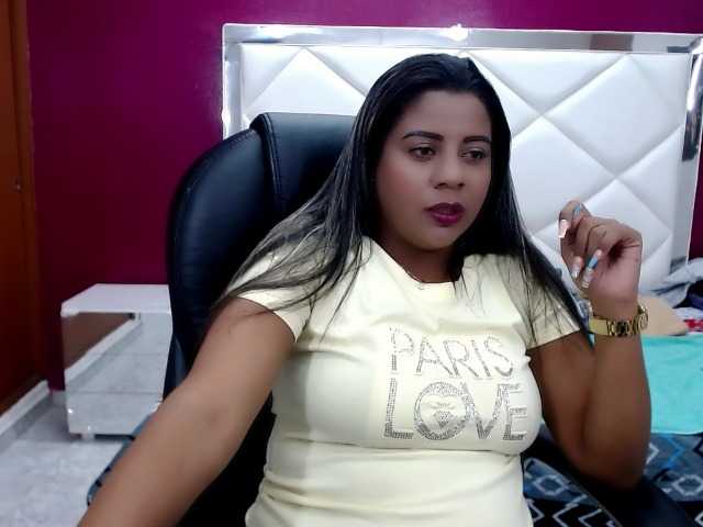 Live sex webcam photo for LuciaPaez #271427429