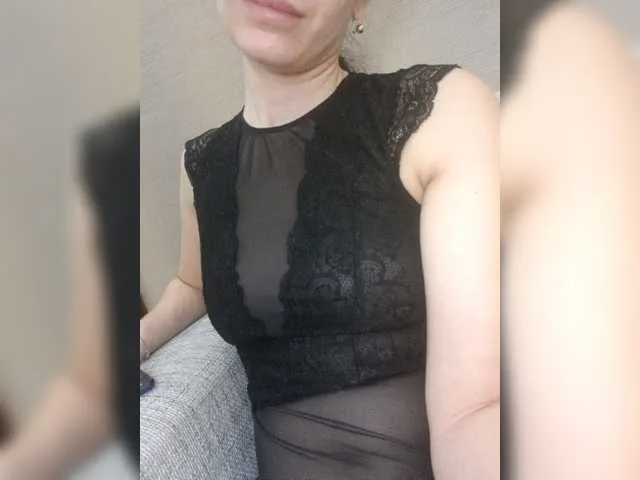 Live sex webcam photo for NicoleOneal #271433876
