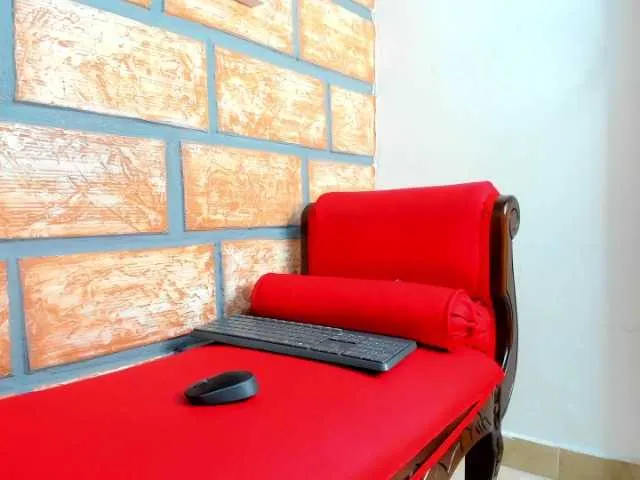 Live sex webcam photo for Sarita-Grey #271427560
