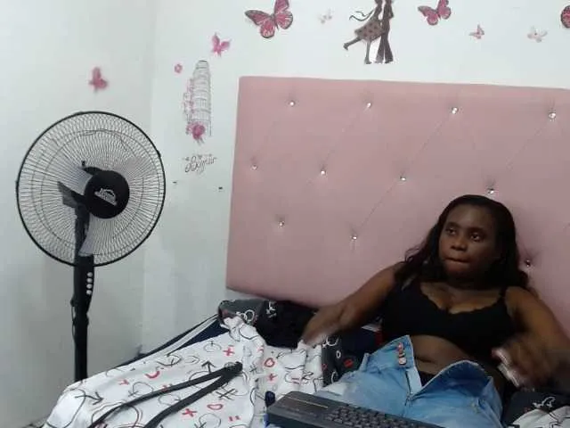 Live sex webcam photo for AliceSmith1 #271431159