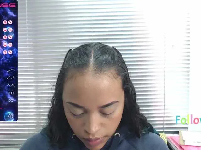 Live sex webcam photo for Angeluxxx #271450464