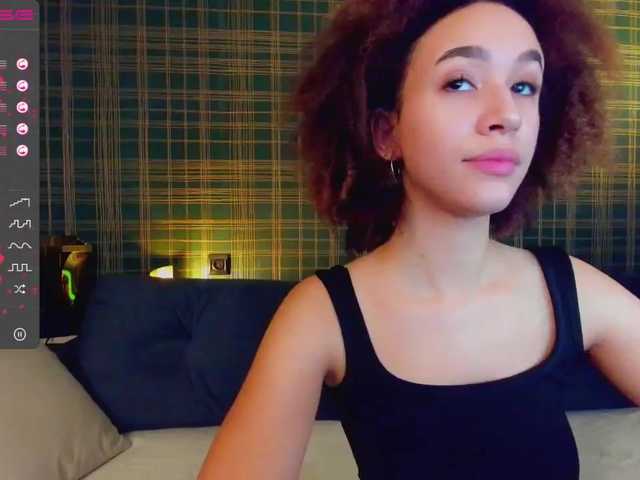 Live sex webcam photo for RaffaelaC #271450096