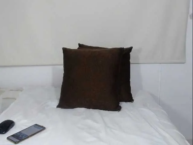 Live sex webcam photo for Lucypalmax #271444415