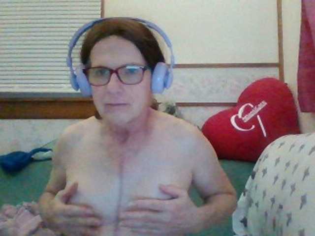 Live sex webcam photo for acorn551 #271444256