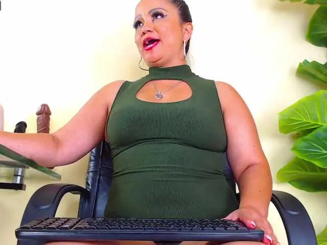 Live sex webcam photo for IngritBitch #271444828