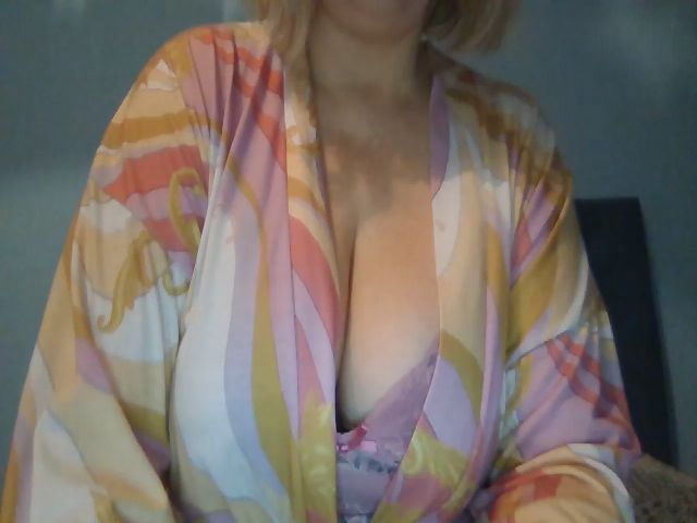 Live sex webcam photo for Brit_Chick #271445398
