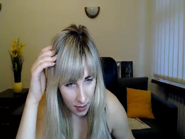 Live sex webcam photo for AmberGreys #271445417