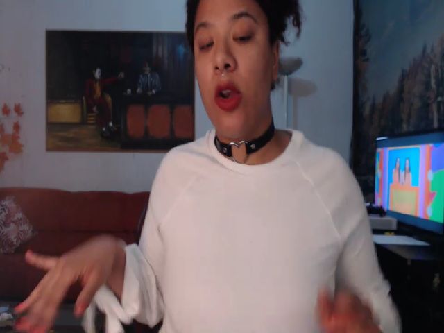 Live sex webcam photo for Mysticbae #271452681