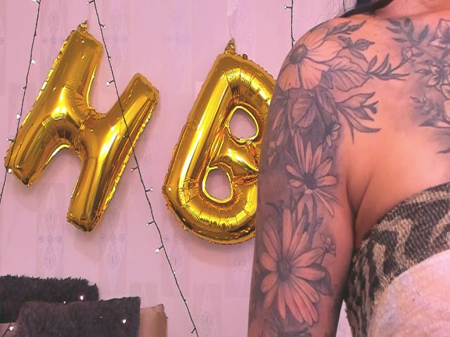 Live sex webcam photo for VioletaRoux #271443047