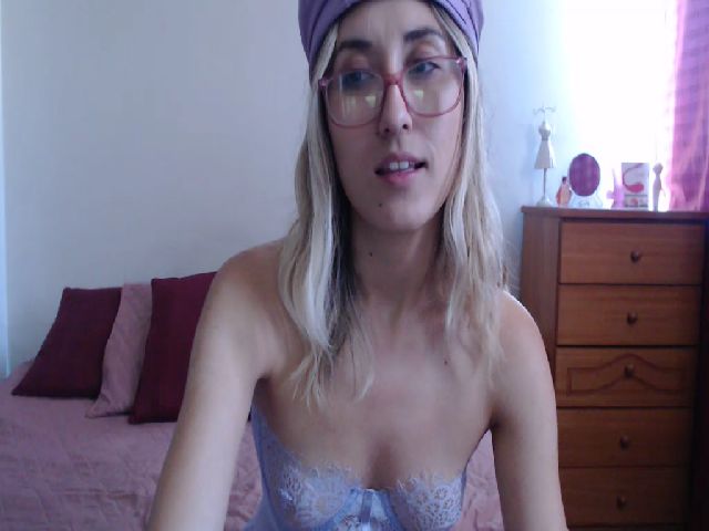 Live sex webcam photo for Ninimoon #271447558