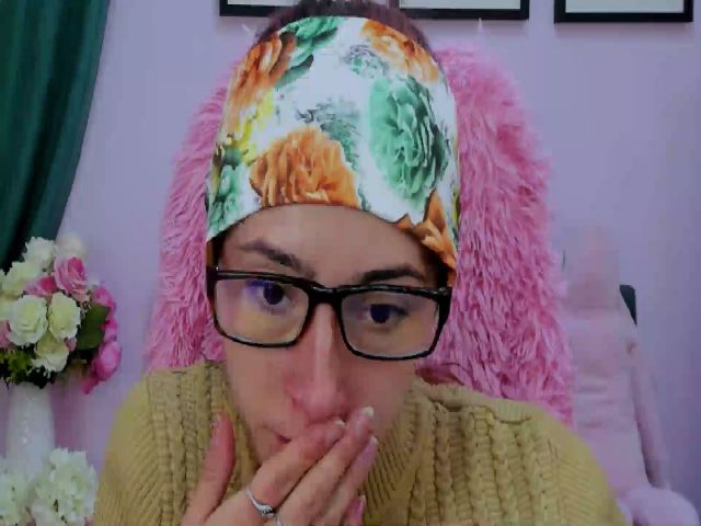 Live sex webcam photo for amyjune01 #271447429