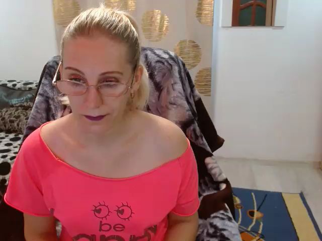 Live sex webcam photo for Sweet_love0 #271445672