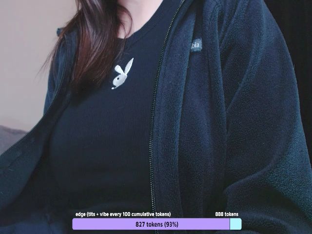 Live sex webcam photo for moonlitfox #271452689