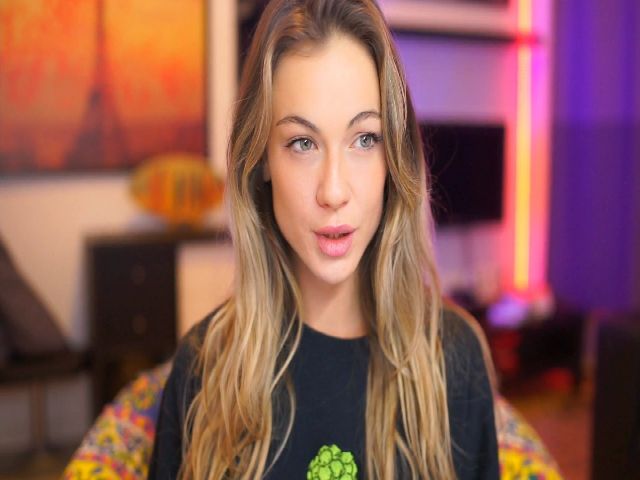 Live sex webcam photo for MissSwissh #271448446