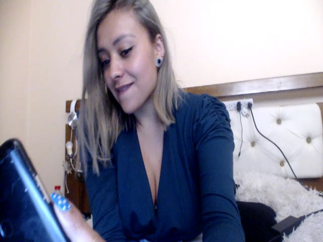 Live sex webcam photo for Emily_sweet2 #271449233