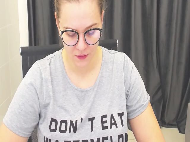 Live sex webcam photo for KellyKleine #271448737