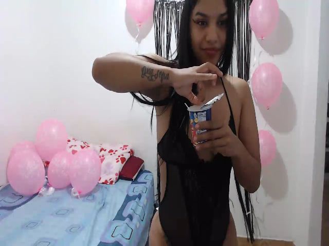 Live sex webcam photo for Charollhott #271452571