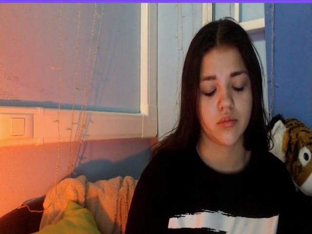 Live sex webcam photo for Emma_One1 #271442427