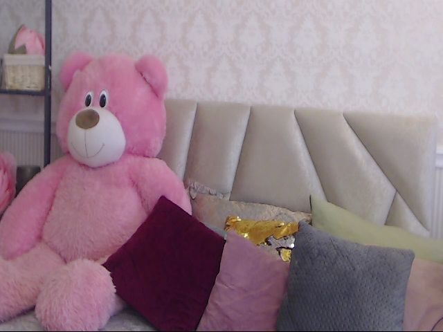 Live sex webcam photo for GinaLewis #271445532