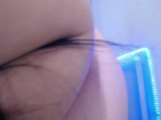 Live sex webcam photo for moonn-26 #271444794