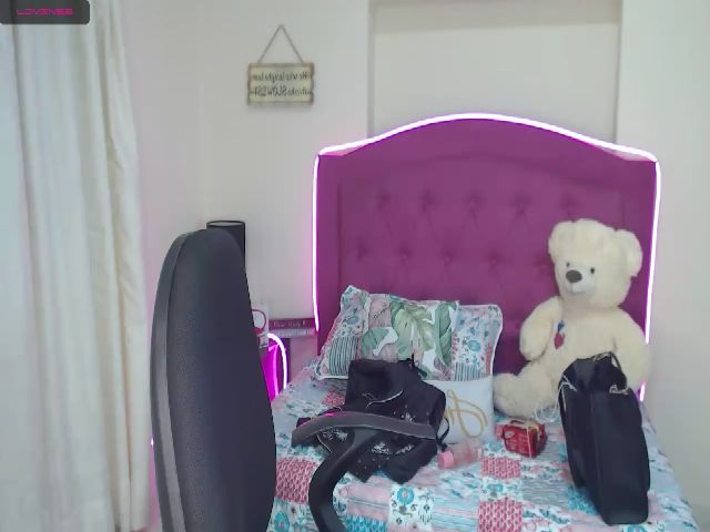 Live sex webcam photo for Grey_Evelyn #271442971