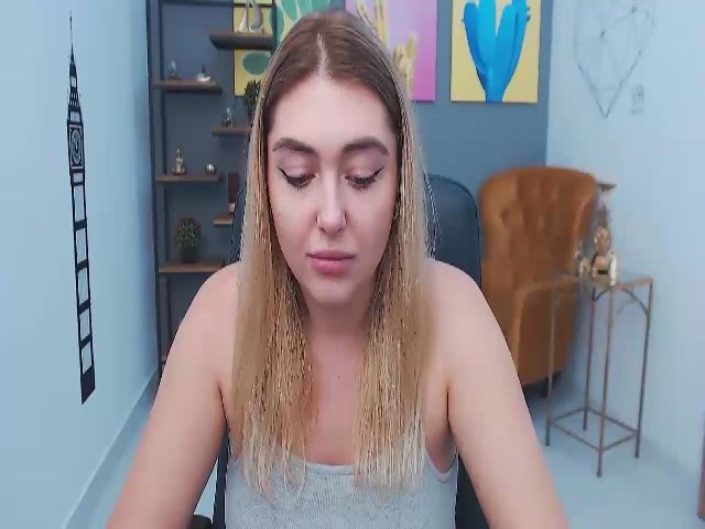 Live sex webcam photo for NicoleConnor #271447848