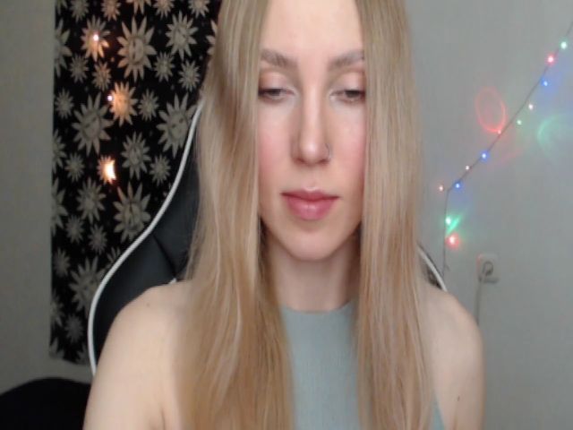 Live sex webcam photo for MagicElfie #271448933