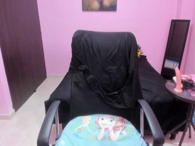 Live sex webcam photo for kimmi-doll #271444498