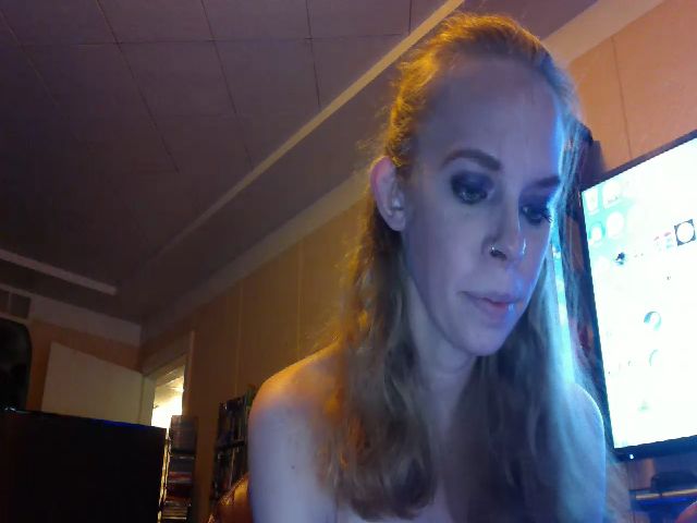 Live sex webcam photo for PrincessV7 #271442655