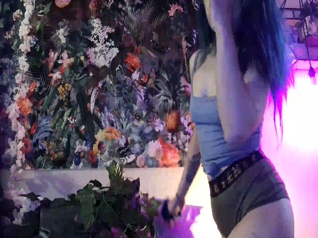 Live sex webcam photo for Skylerm00n #271445562