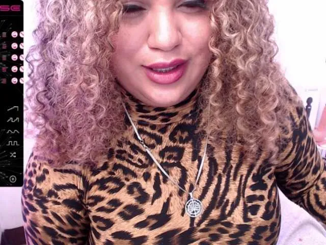 Live sex webcam photo for aishaaovit #271441554