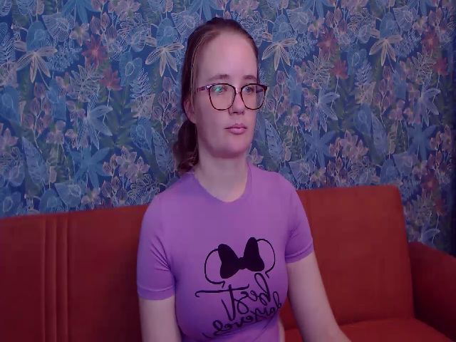 Live sex webcam photo for SweetCandy313 #271451946