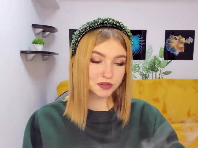 Live sex webcam photo for ViolaRose #271451125